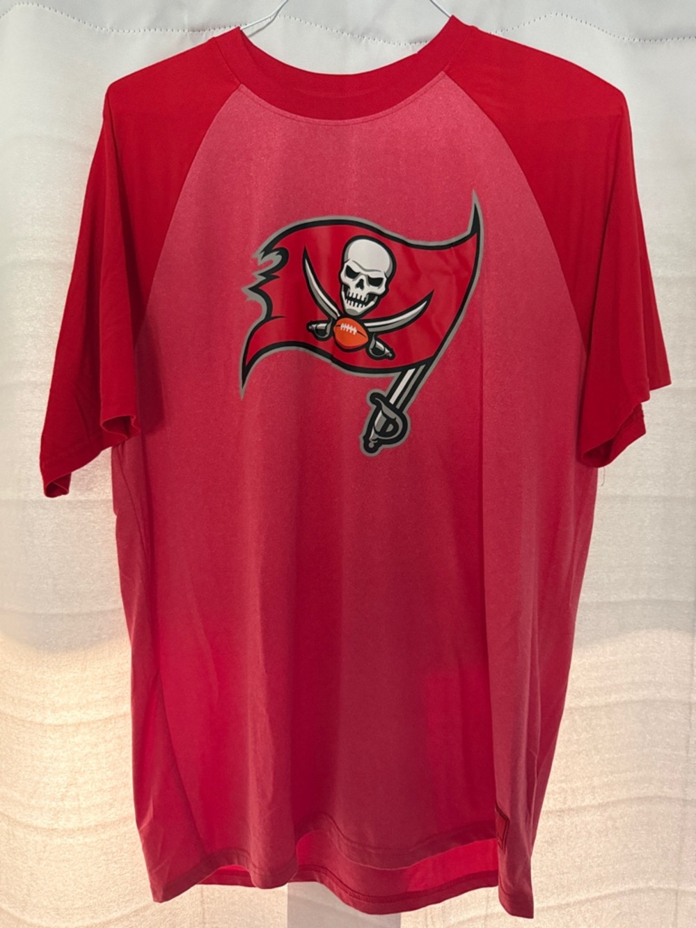 Tampa Bay Buccaneers NFL Red Graphic T-Shirt – Men’s Large